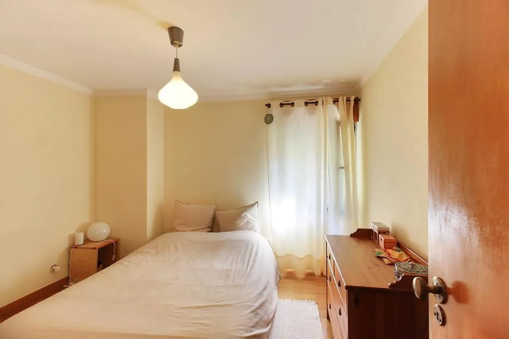 Charming Apartment Ideally Located In ליסבון